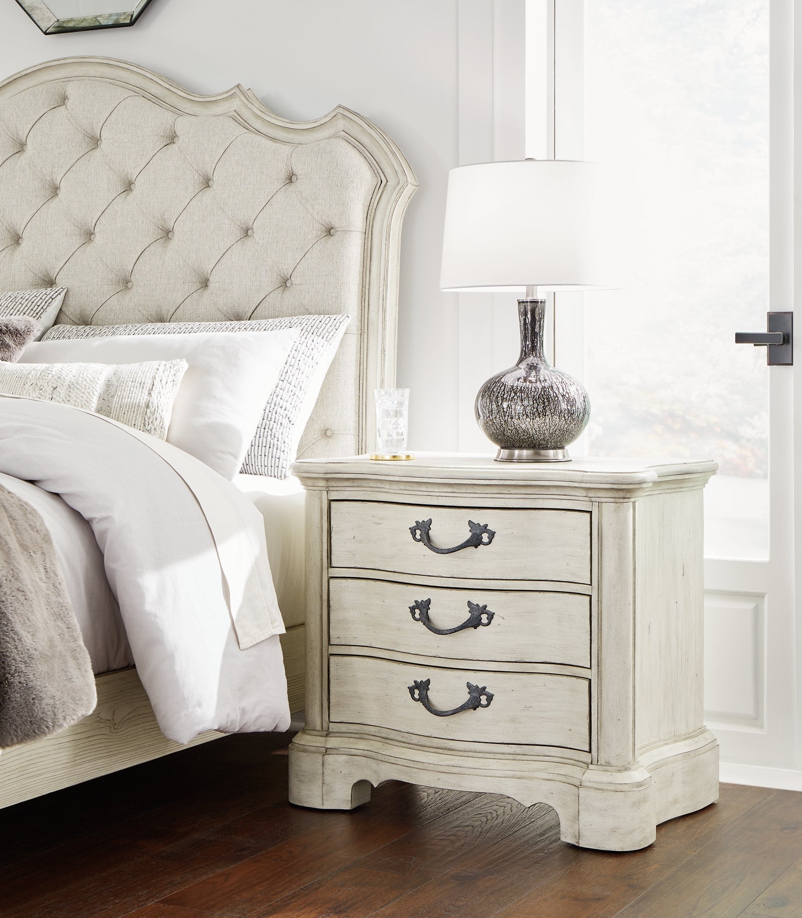 Arlendyne California King Upholstered Bed with Mirrored Dresser and Nightstand at Towne & Country Furniture (AL) furniture, home furniture, home decor, sofa, bedding