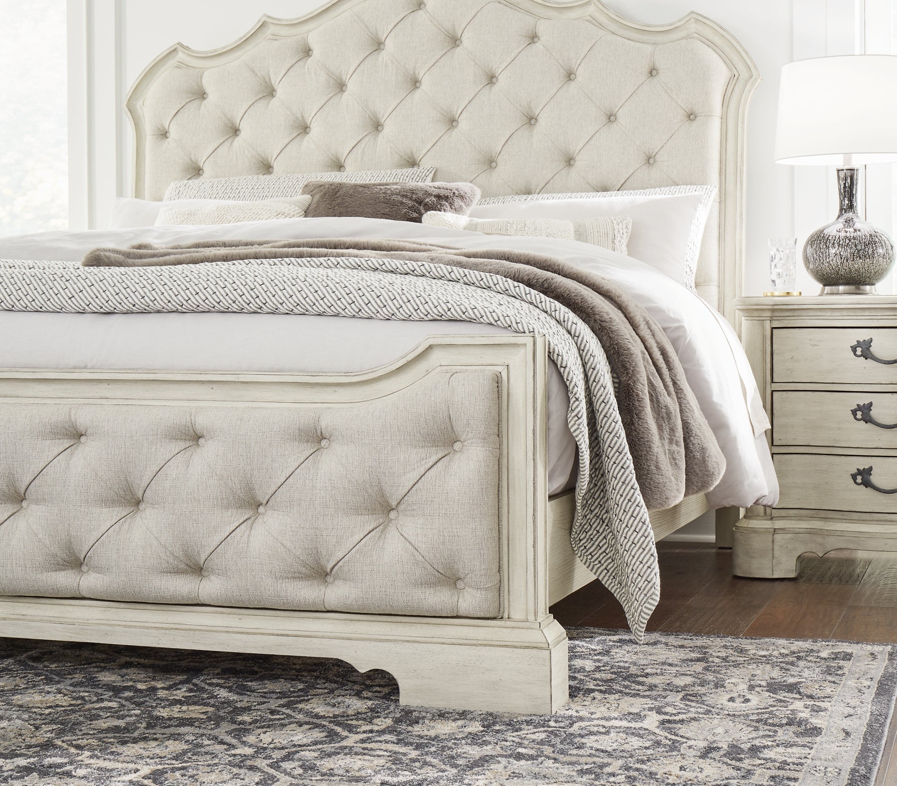 Arlendyne King Upholstered Bed with Mirrored Dresser, Chest and 2 Nightstands at Towne & Country Furniture (AL) furniture, home furniture, home decor, sofa, bedding