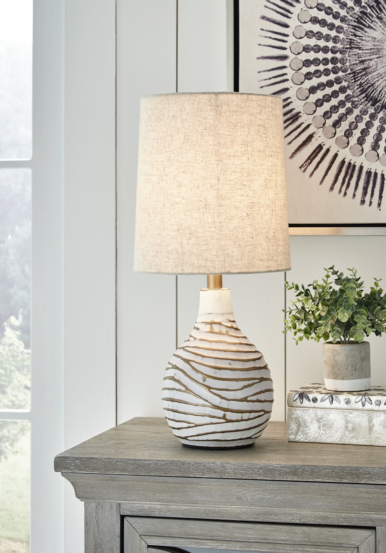 Ashley Express - Aleela Metal Table Lamp (1/CN) at Towne & Country Furniture (AL) furniture, home furniture, home decor, sofa, bedding