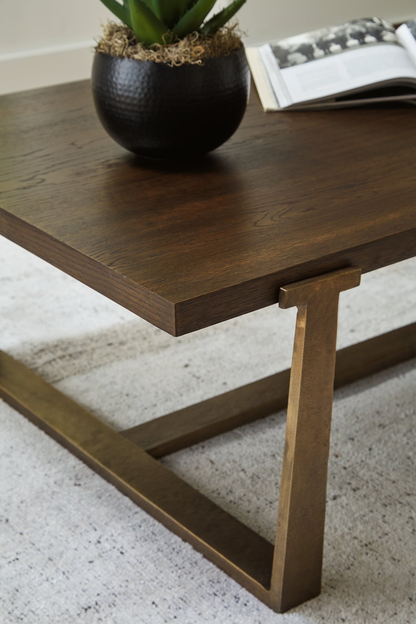 Ashley Express - Balintmore Rectangular Cocktail Table at Towne & Country Furniture (AL) furniture, home furniture, home decor, sofa, bedding