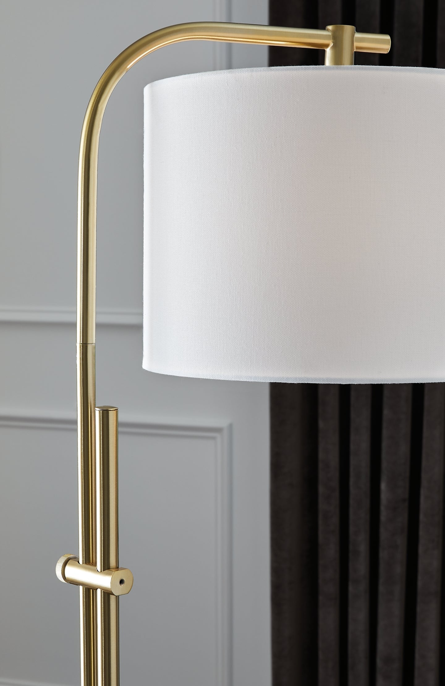 Ashley Express - Baronvale Metal Floor Lamp (1/CN) at Towne & Country Furniture (AL) furniture, home furniture, home decor, sofa, bedding