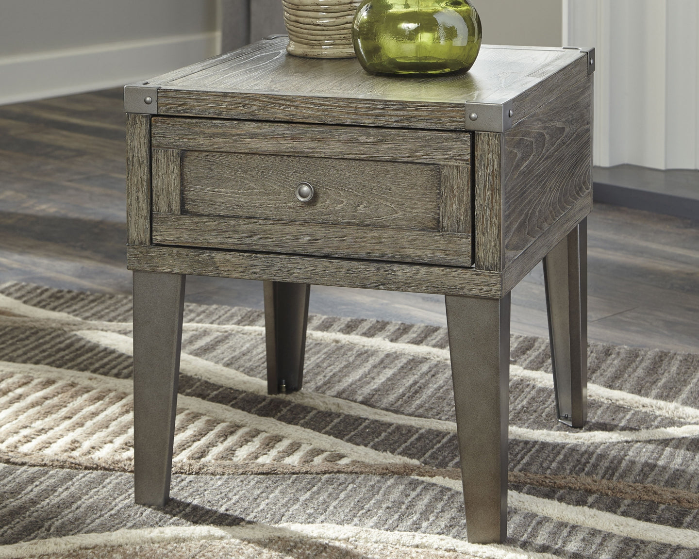 Ashley Express - Chazney Rectangular End Table at Towne & Country Furniture (AL) furniture, home furniture, home decor, sofa, bedding