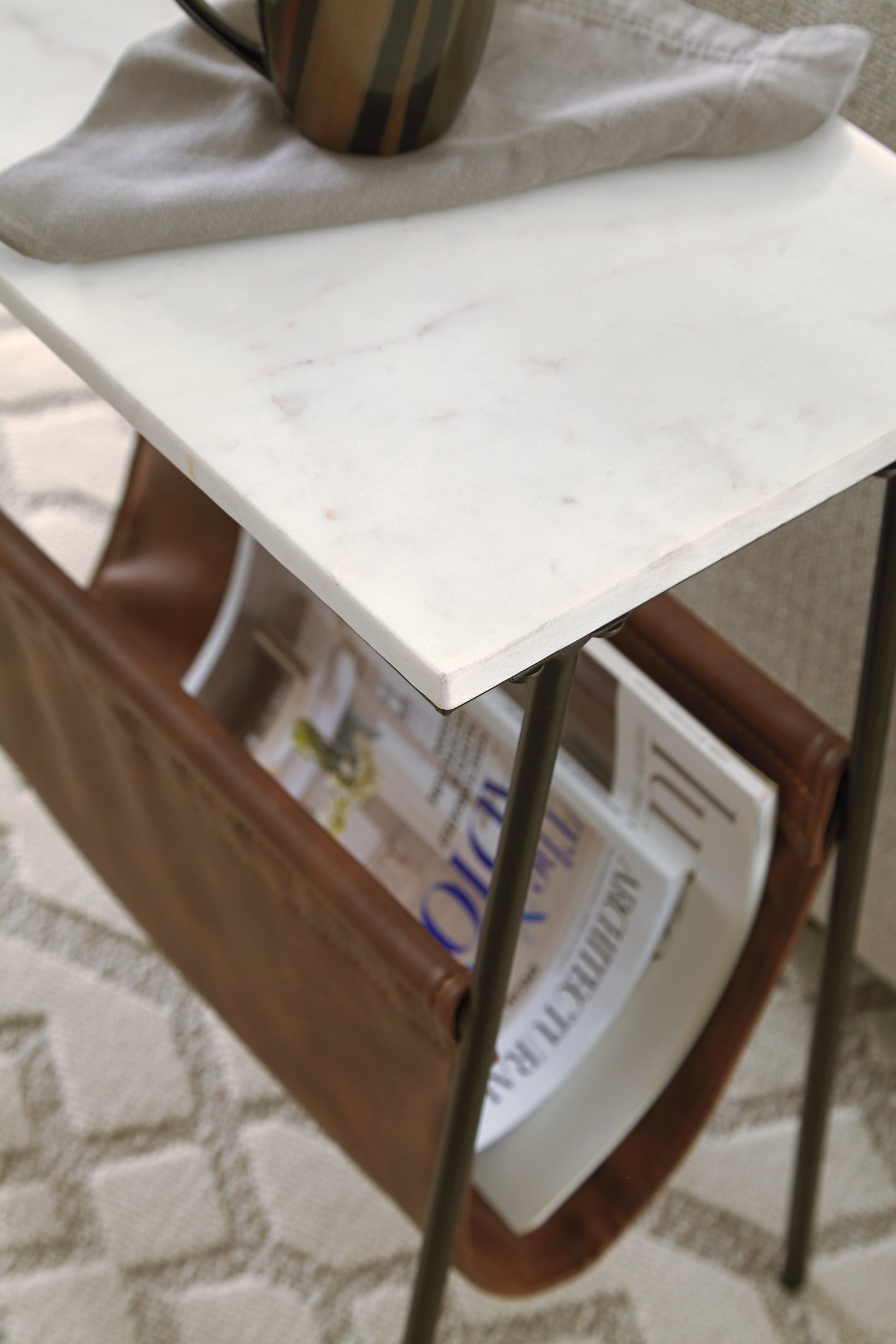 Ashley Express - Etanbury Accent Table at Towne & Country Furniture (AL) furniture, home furniture, home decor, sofa, bedding