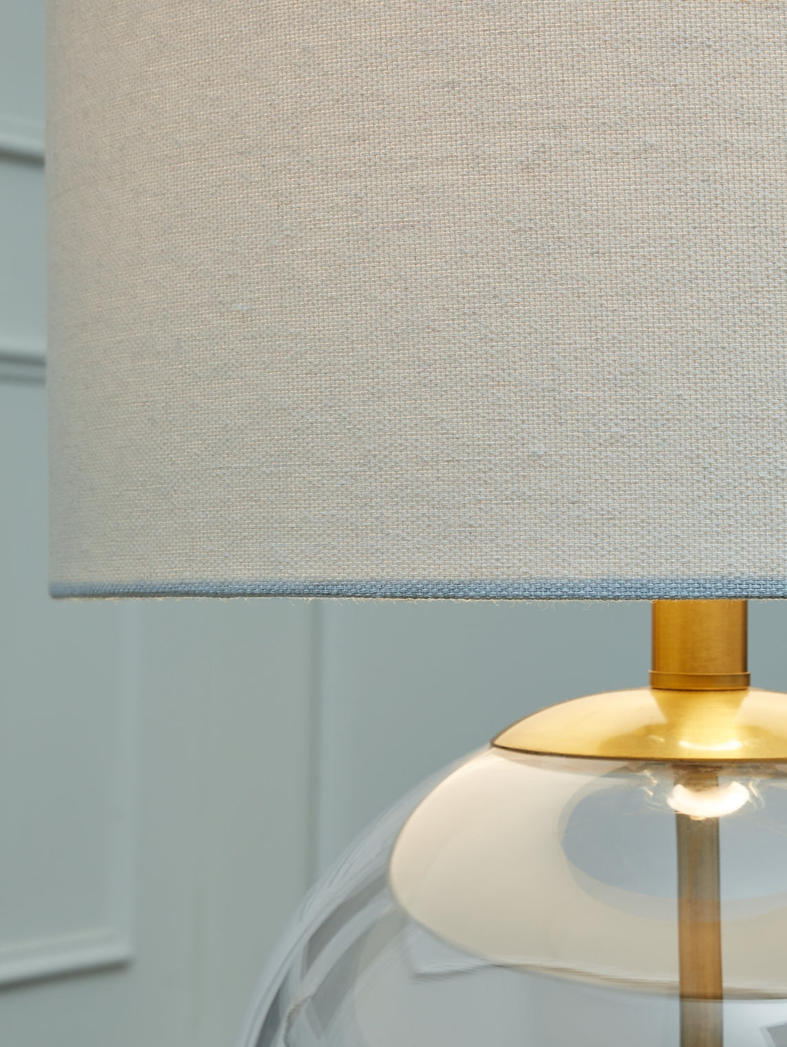 Ashley Express - Samder Glass Table Lamp (1/CN) at Towne & Country Furniture (AL) furniture, home furniture, home decor, sofa, bedding