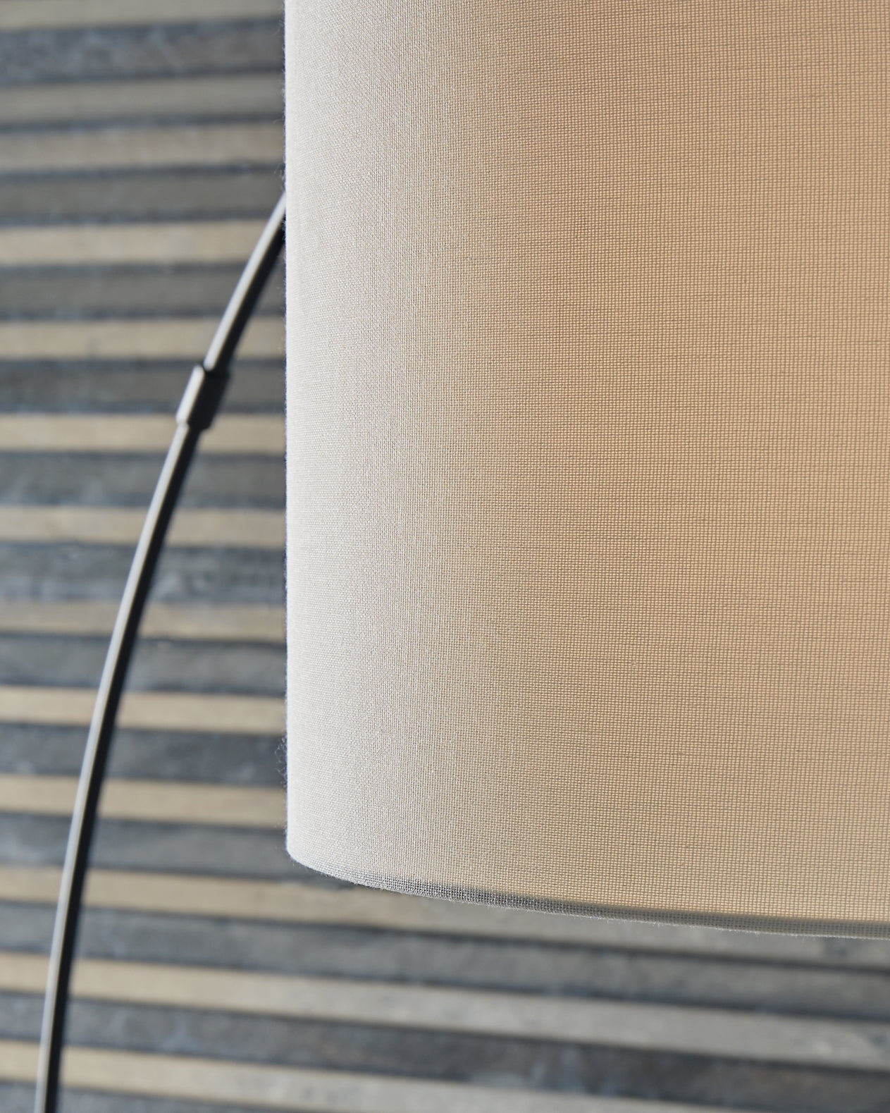 Ashley Express - Veergate Metal Arc Lamp (1/CN) at Towne & Country Furniture (AL) furniture, home furniture, home decor, sofa, bedding