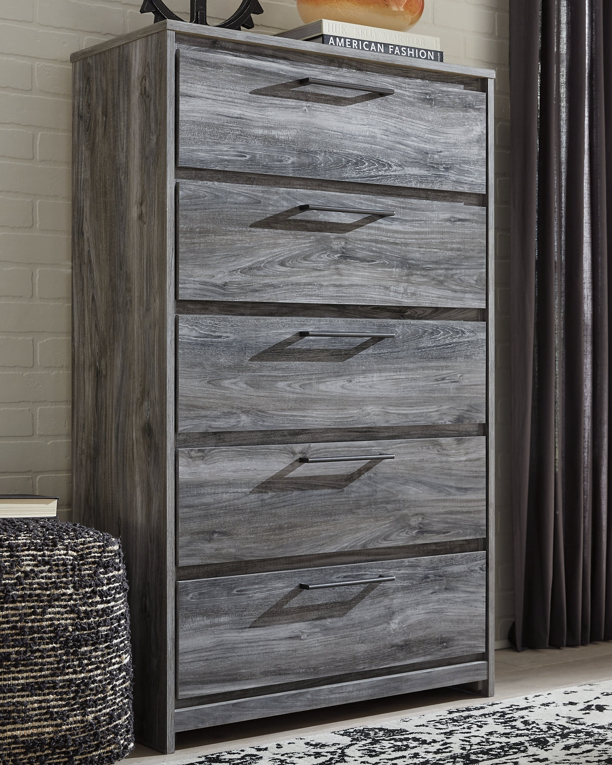 Baystorm Five Drawer Chest at Towne & Country Furniture (AL) furniture, home furniture, home decor, sofa, bedding