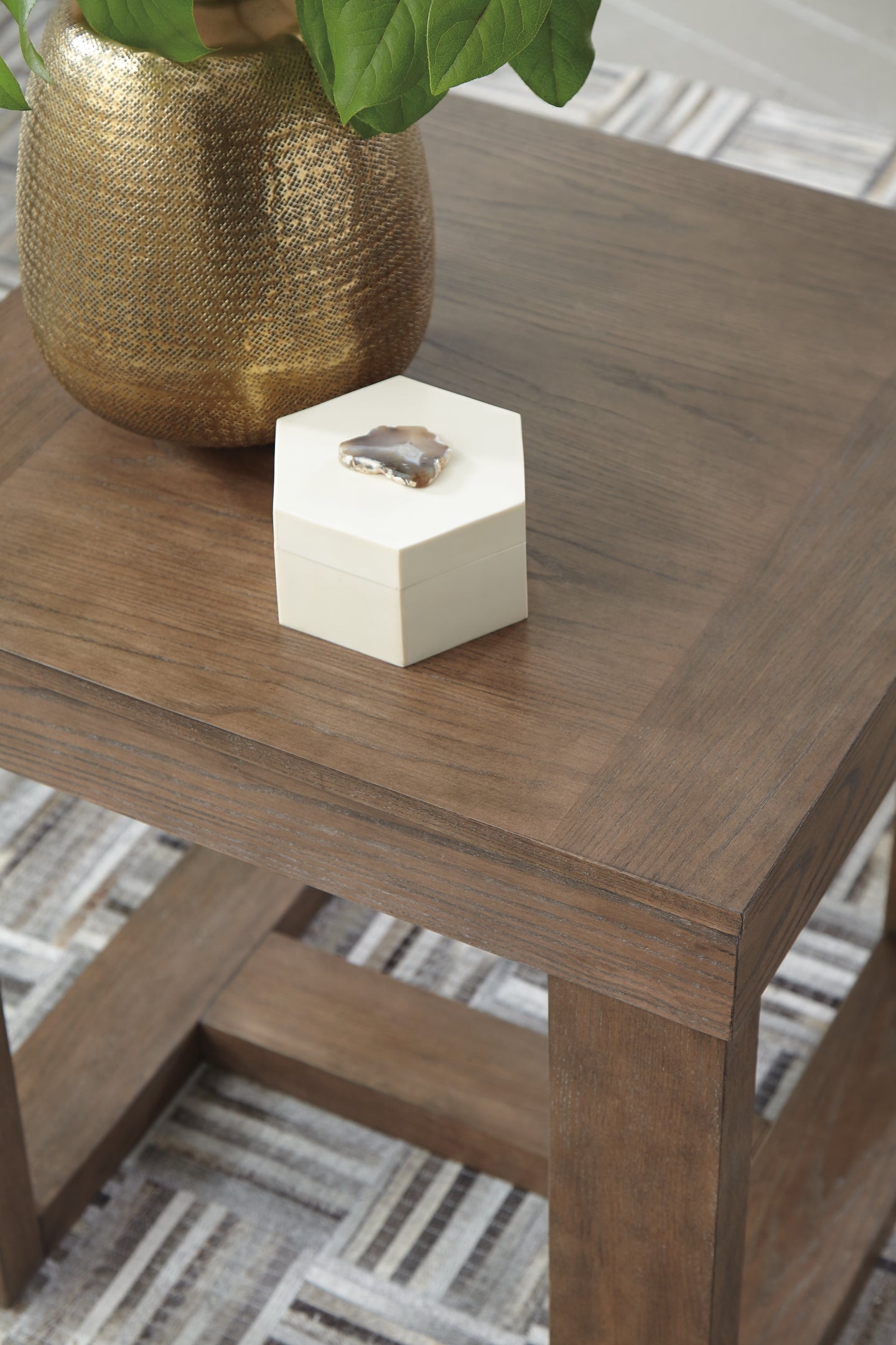 Cariton Coffee Table with 1 End Table at Towne & Country Furniture (AL) furniture, home furniture, home decor, sofa, bedding