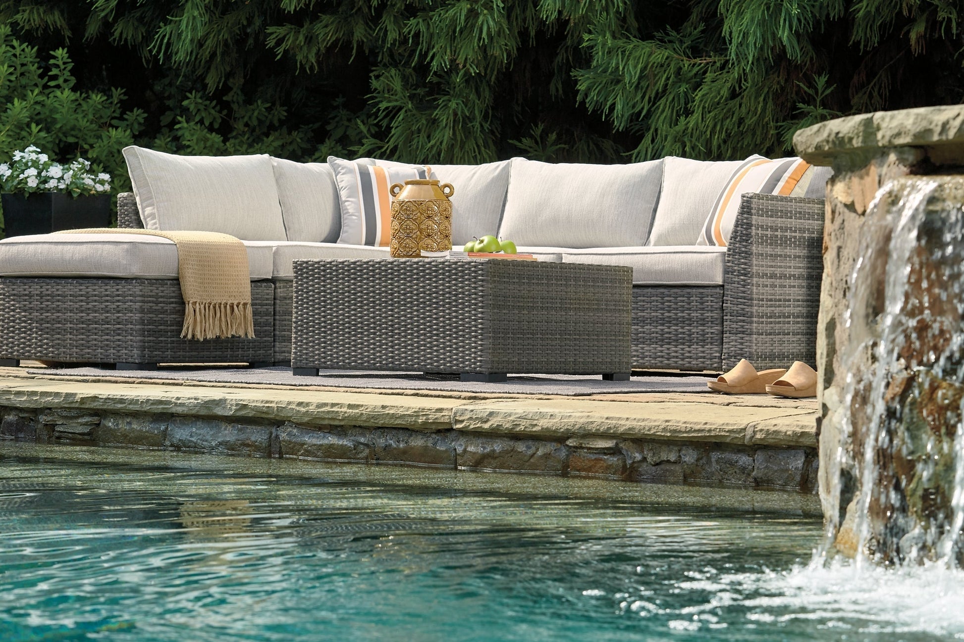 Cherry Point LoveseatSEC/OTTO/TBL Set(4/CN) at Towne & Country Furniture (AL) furniture, home furniture, home decor, sofa, bedding