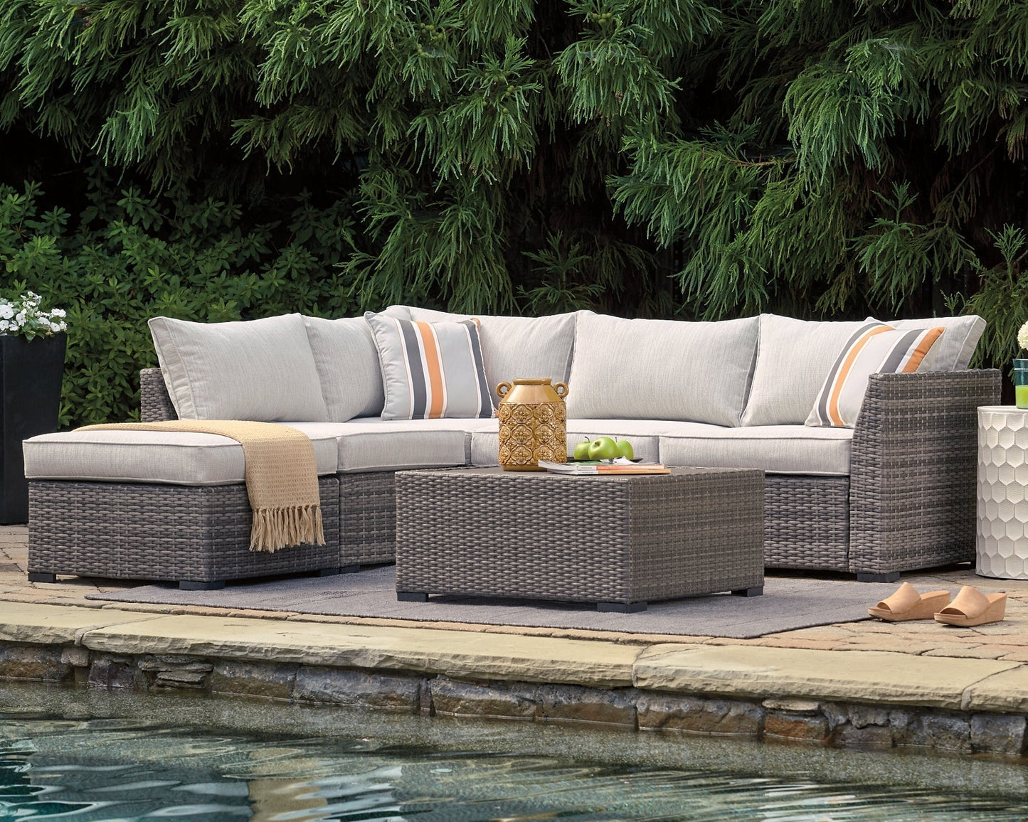 Cherry Point LoveseatSEC/OTTO/TBL Set(4/CN) at Towne & Country Furniture (AL) furniture, home furniture, home decor, sofa, bedding