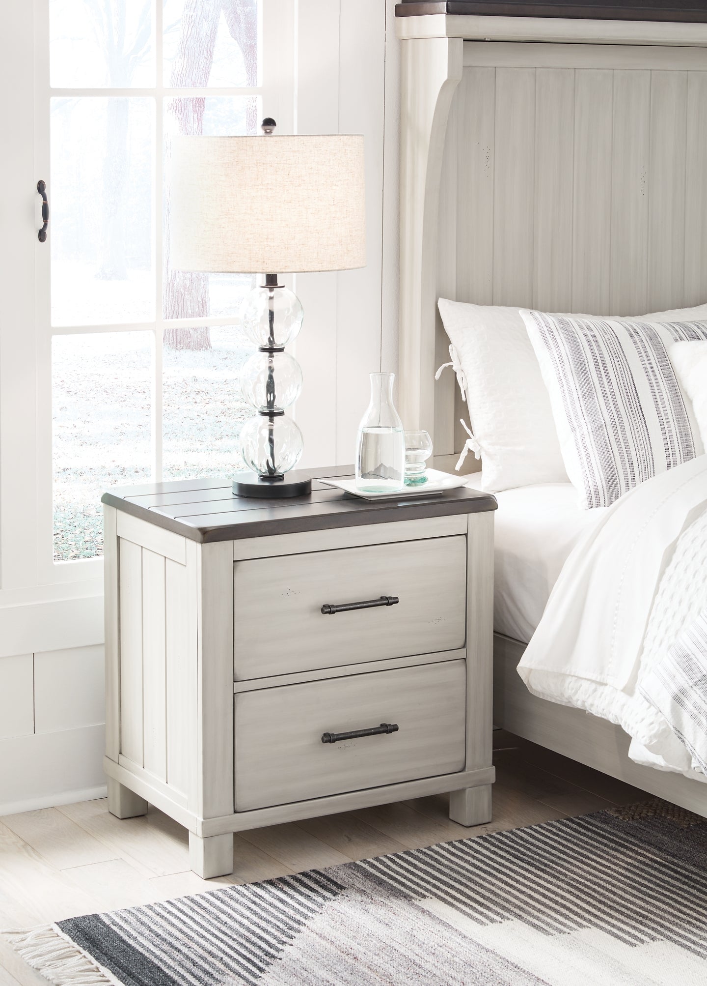 Darborn California King Panel Bed with Mirrored Dresser and Nightstand at Towne & Country Furniture (AL) furniture, home furniture, home decor, sofa, bedding