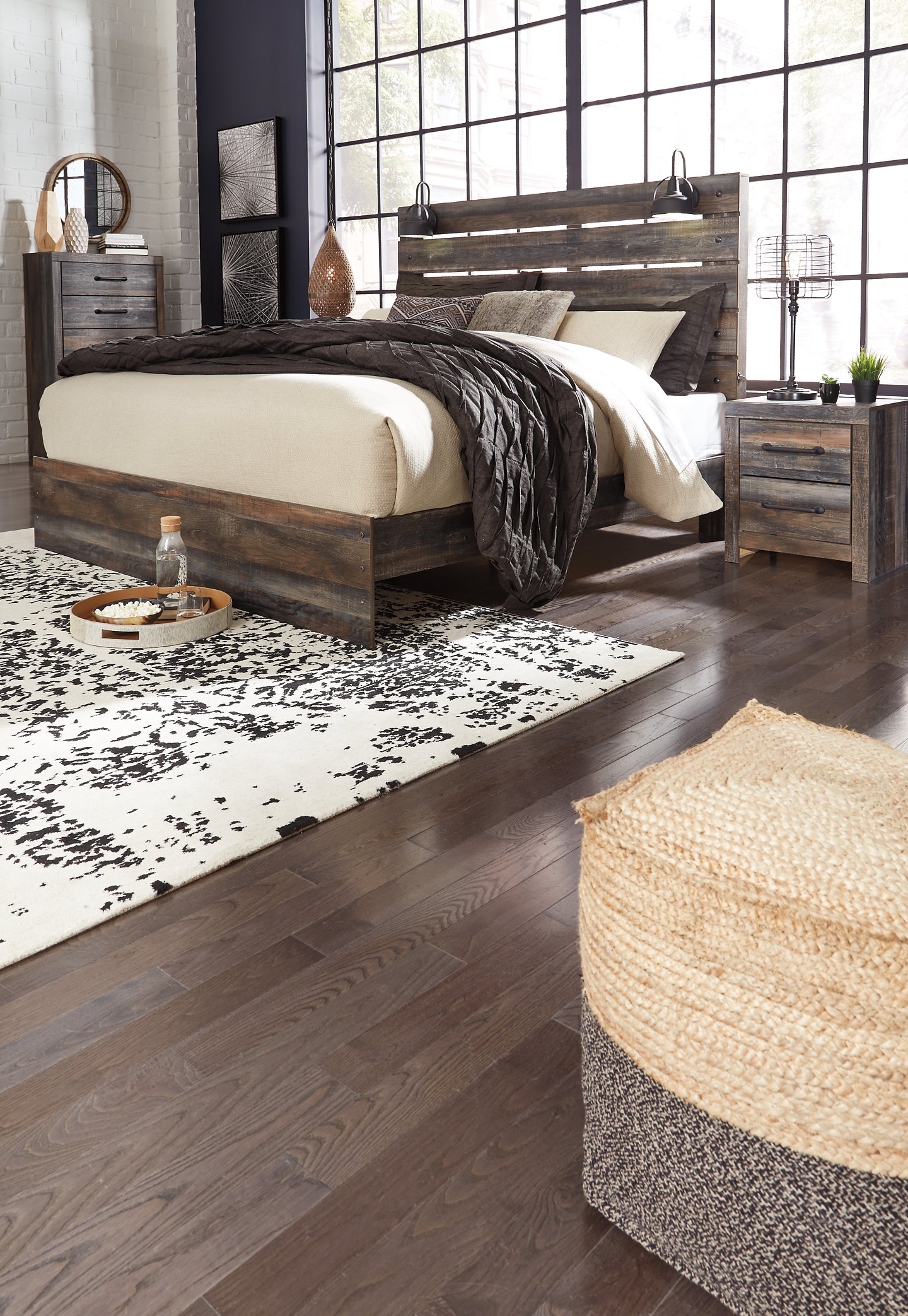 Drystan King Panel Bed with Mirrored Dresser and Chest at Towne & Country Furniture (AL) furniture, home furniture, home decor, sofa, bedding