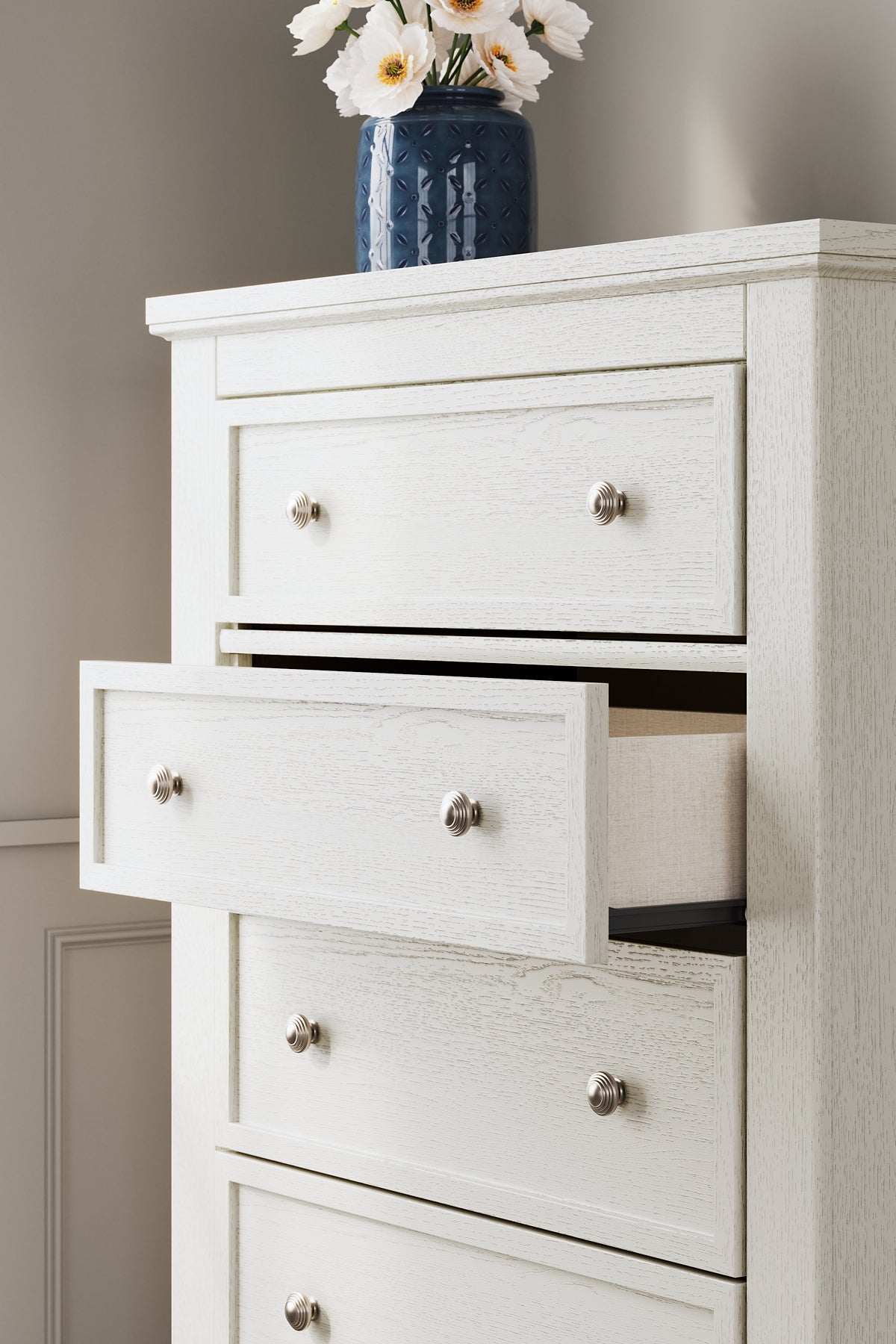 Grantoni Five Drawer Chest at Towne & Country Furniture (AL) furniture, home furniture, home decor, sofa, bedding