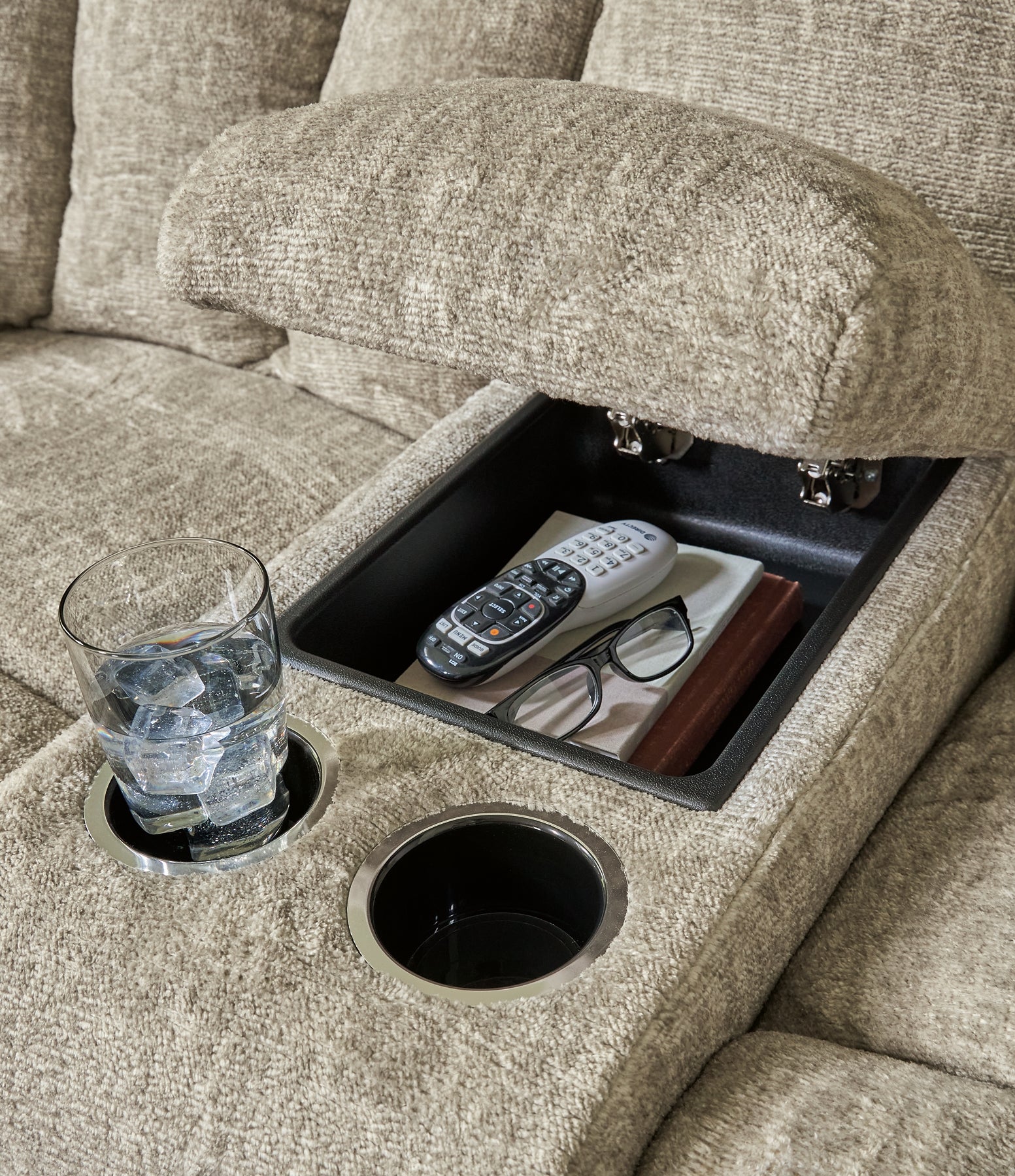 Hindmarsh Sofa and Loveseat at Towne & Country Furniture (AL) furniture, home furniture, home decor, sofa, bedding