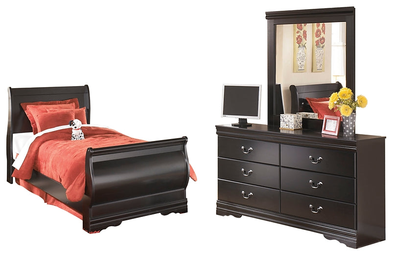 Huey Vineyard Full Sleigh Bed with Mirrored Dresser at Towne & Country Furniture (AL) furniture, home furniture, home decor, sofa, bedding