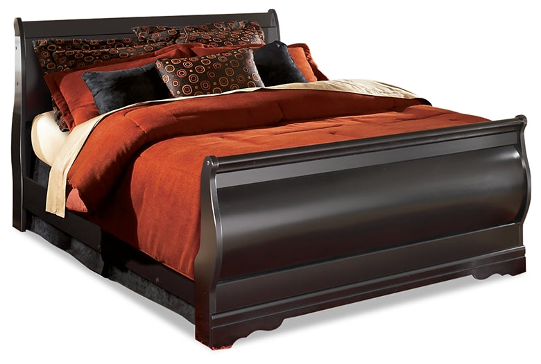 Huey Vineyard Queen Sleigh Bed with Mirrored Dresser and Nightstand at Towne & Country Furniture (AL) furniture, home furniture, home decor, sofa, bedding