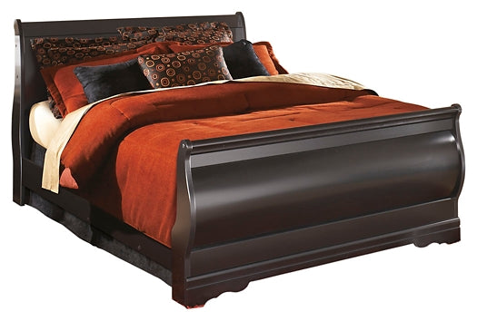 Huey Vineyard Queen Sleigh Bed with Mirrored Dresser at Towne & Country Furniture (AL) furniture, home furniture, home decor, sofa, bedding