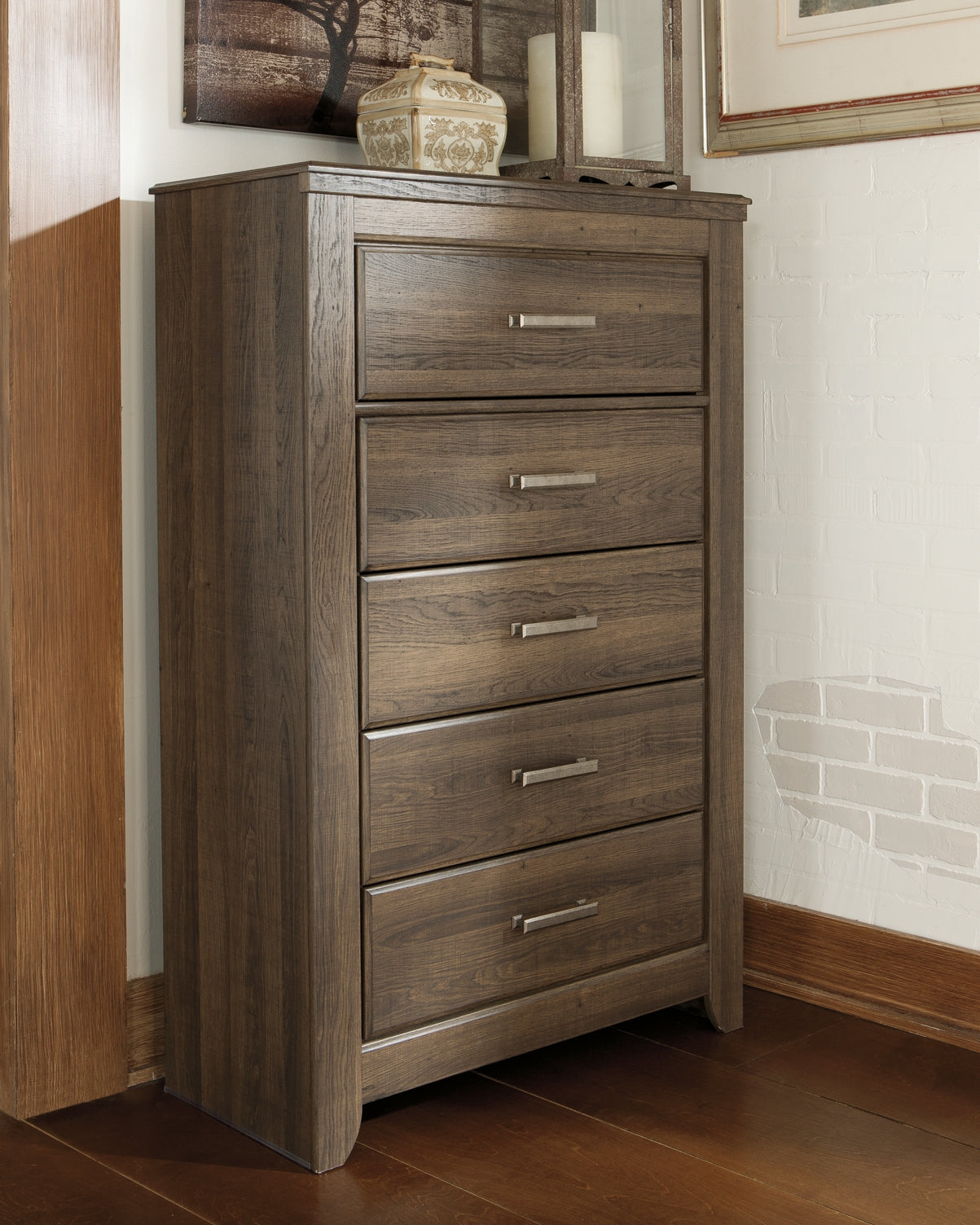 Juararo Five Drawer Chest at Towne & Country Furniture (AL) furniture, home furniture, home decor, sofa, bedding