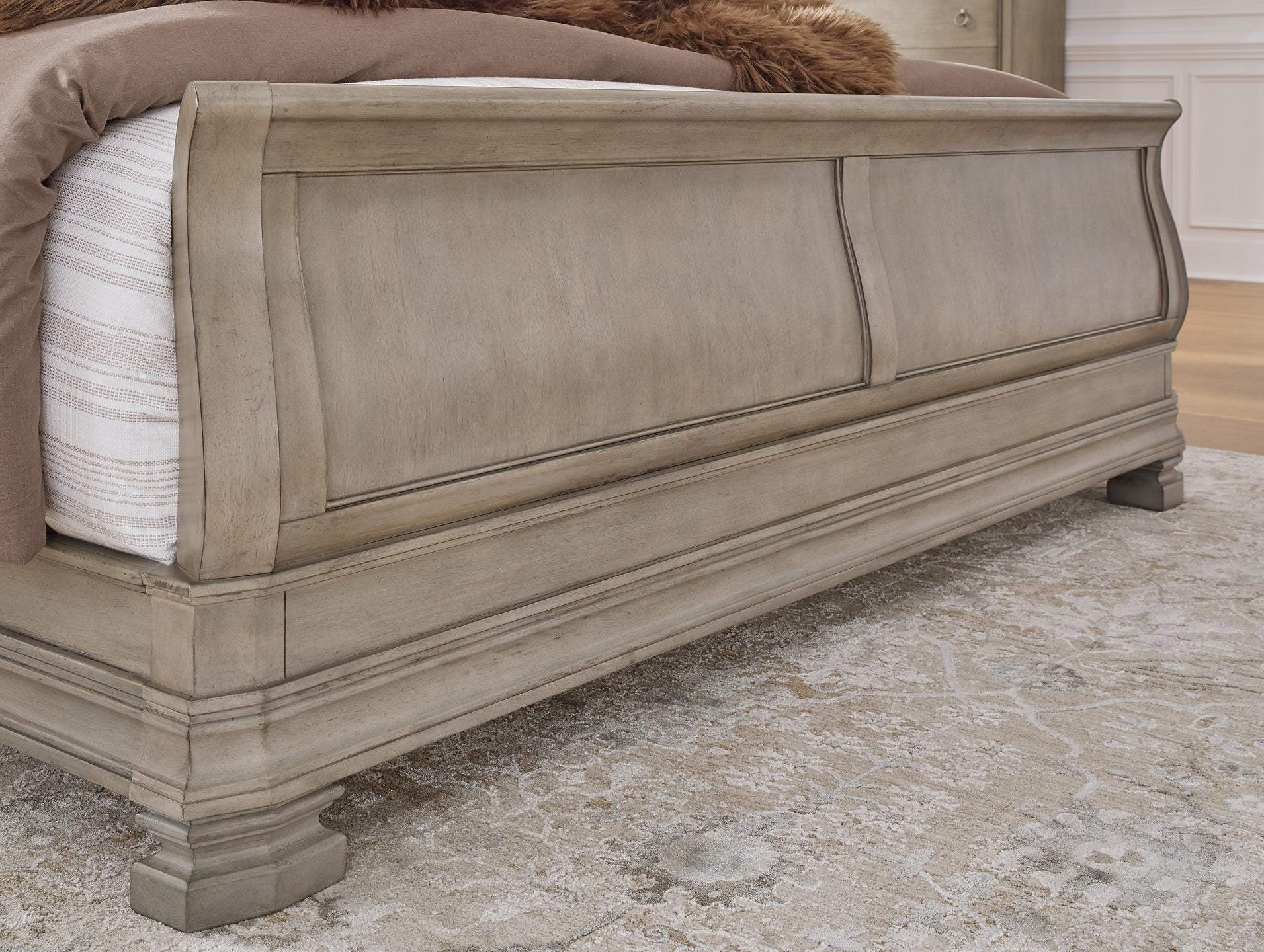 Lexorne King Sleigh Bed with Mirrored Dresser and Chest at Towne & Country Furniture (AL) furniture, home furniture, home decor, sofa, bedding