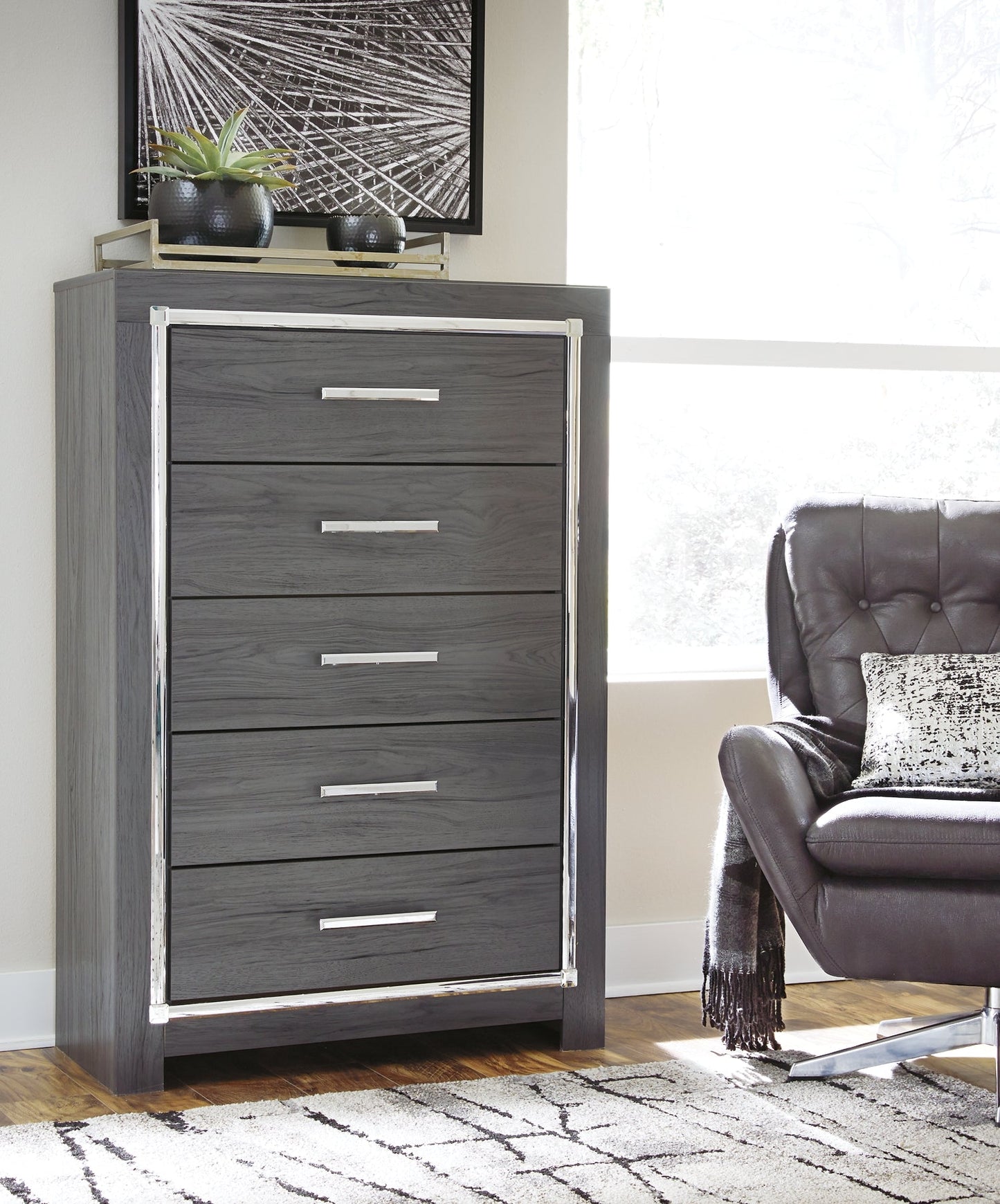 Lodanna Five Drawer Chest at Towne & Country Furniture (AL) furniture, home furniture, home decor, sofa, bedding