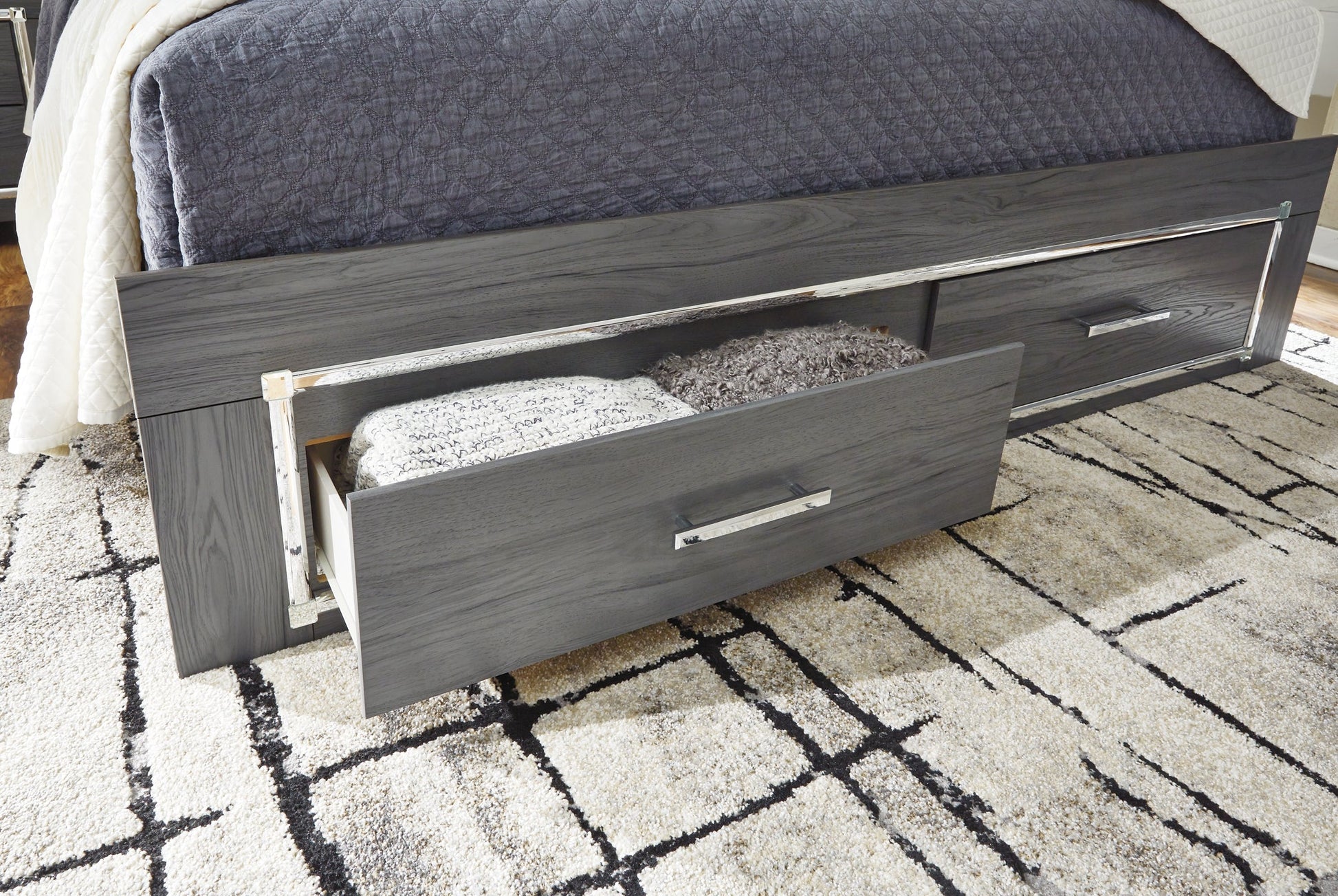 Lodanna Full Panel Bed with 2 Storage Drawers with Mirrored Dresser at Towne & Country Furniture (AL) furniture, home furniture, home decor, sofa, bedding