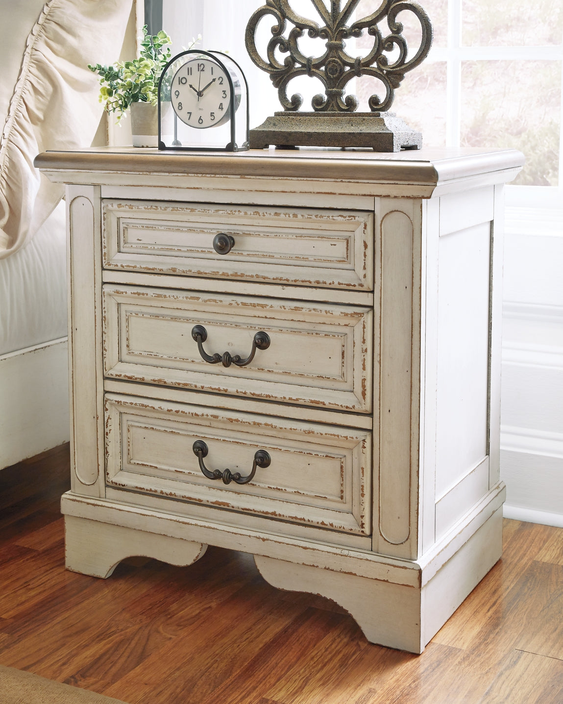 Realyn California King Upholstered Panel Bed with Mirrored Dresser and 2 Nightstands at Towne & Country Furniture (AL) furniture, home furniture, home decor, sofa, bedding