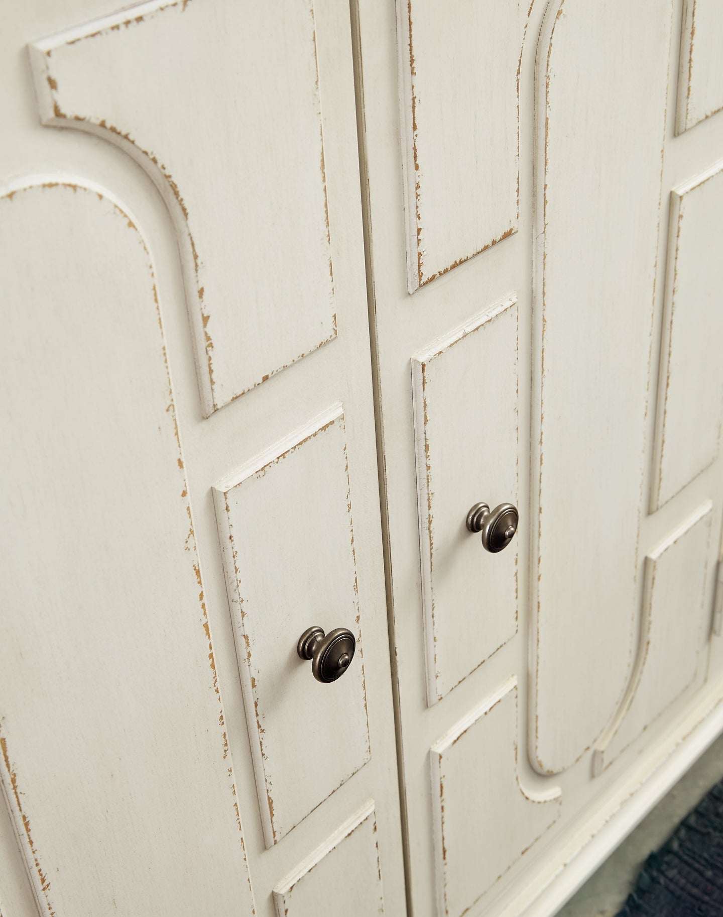 Roranville Accent Cabinet at Towne & Country Furniture (AL) furniture, home furniture, home decor, sofa, bedding