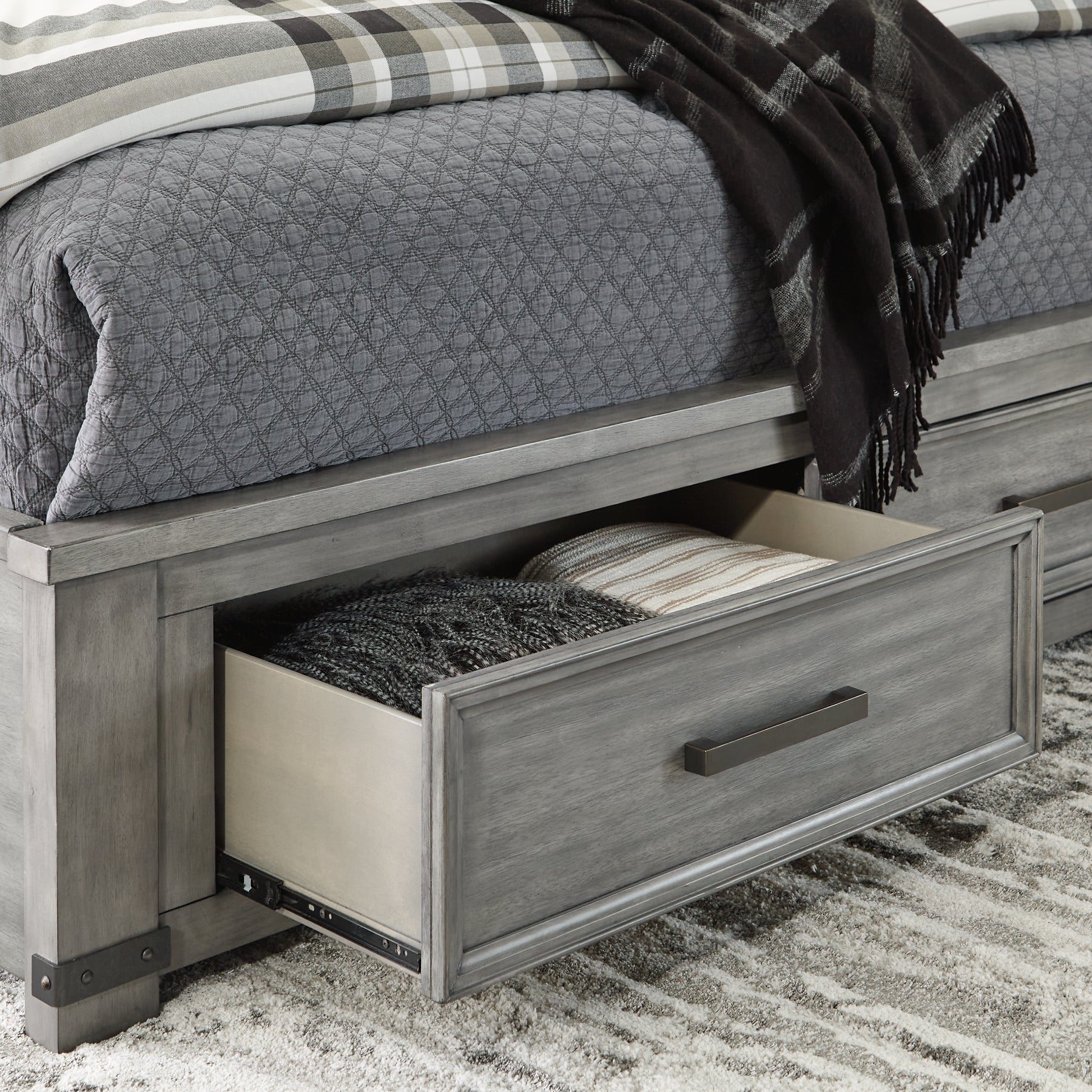 Russelyn King Storage Bed with Mirrored Dresser at Towne & Country Furniture (AL) furniture, home furniture, home decor, sofa, bedding