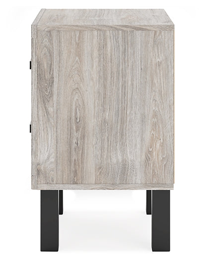 Vessalli Queen Panel Bed with Mirrored Dresser, Chest and 2 Nightstands at Towne & Country Furniture (AL) furniture, home furniture, home decor, sofa, bedding