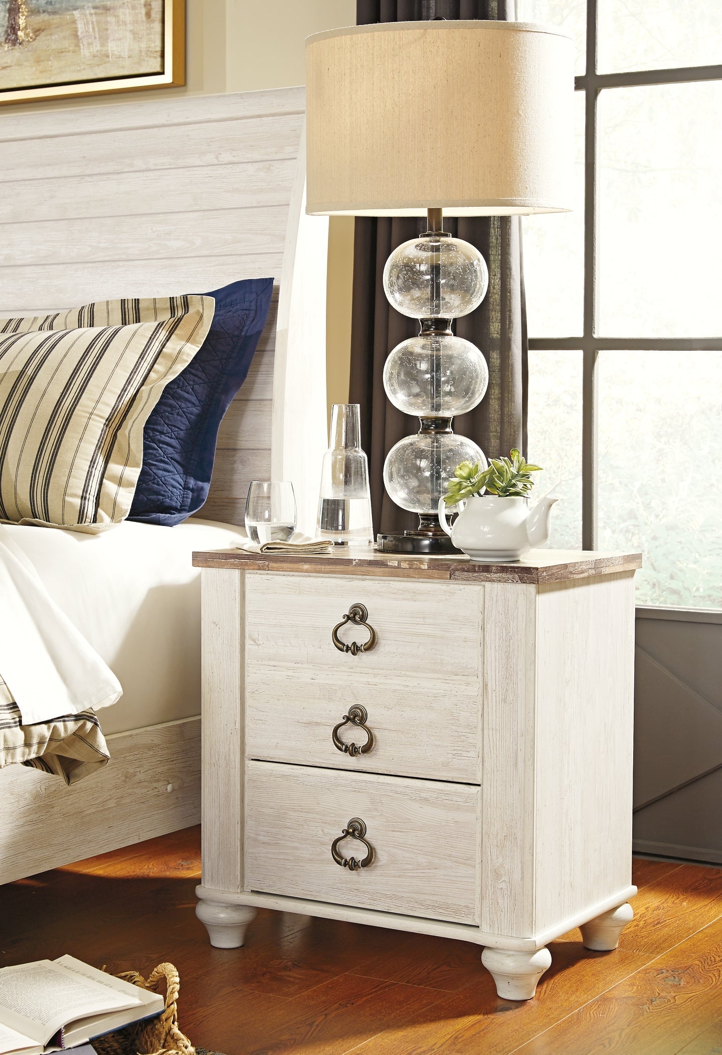 Willowton California King Panel Bed with Mirrored Dresser and 2 Nightstands at Towne & Country Furniture (AL) furniture, home furniture, home decor, sofa, bedding