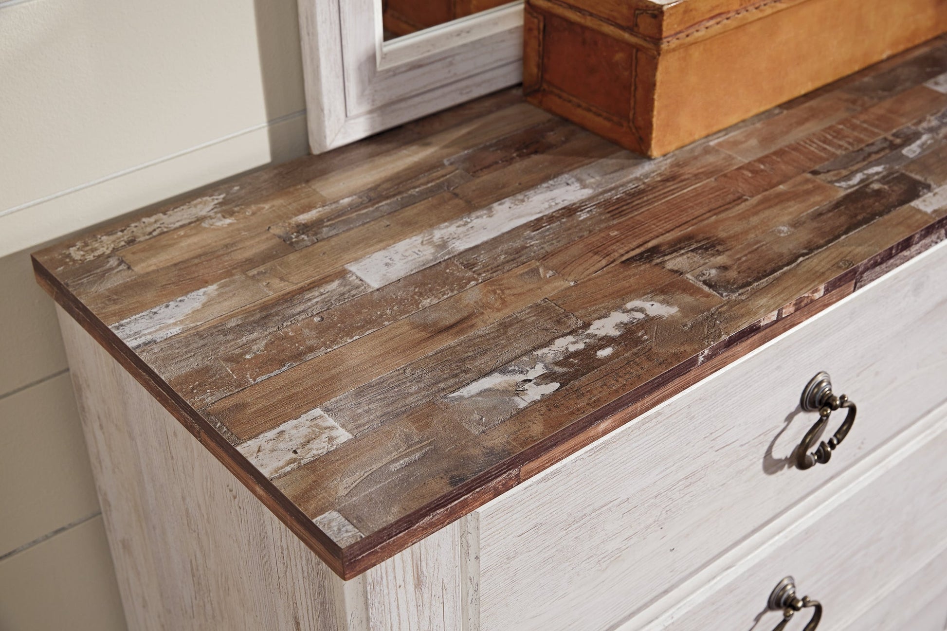 Willowton Five Drawer Chest at Towne & Country Furniture (AL) furniture, home furniture, home decor, sofa, bedding