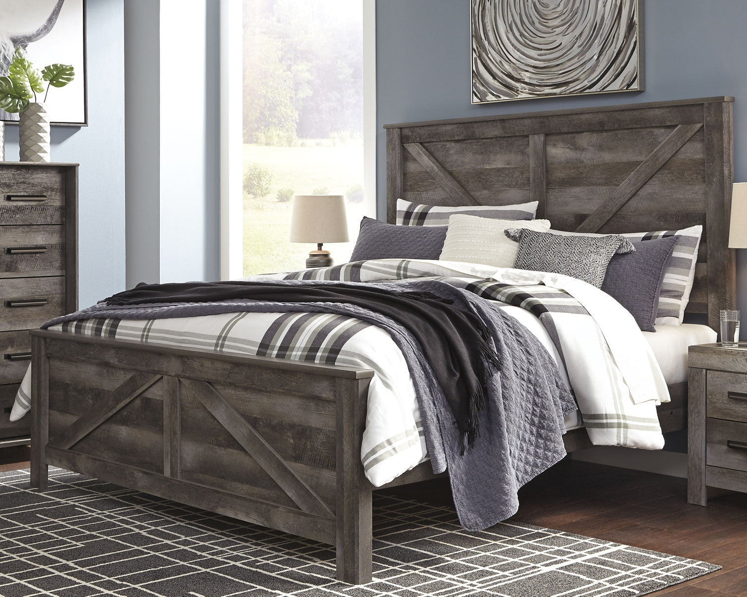 Wynnlow King Crossbuck Panel Bed with Mirrored Dresser and 2 Nightstands at Towne & Country Furniture (AL) furniture, home furniture, home decor, sofa, bedding