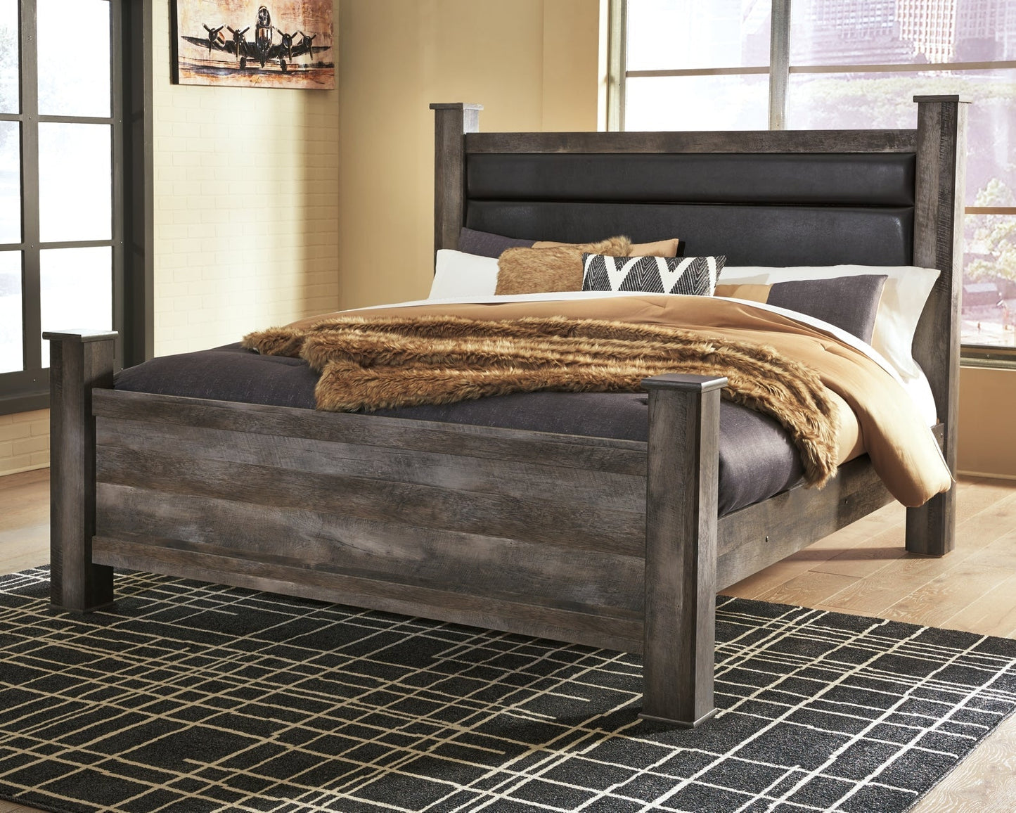 Wynnlow King Poster Bed with Mirrored Dresser and 2 Nightstands at Towne & Country Furniture (AL) furniture, home furniture, home decor, sofa, bedding