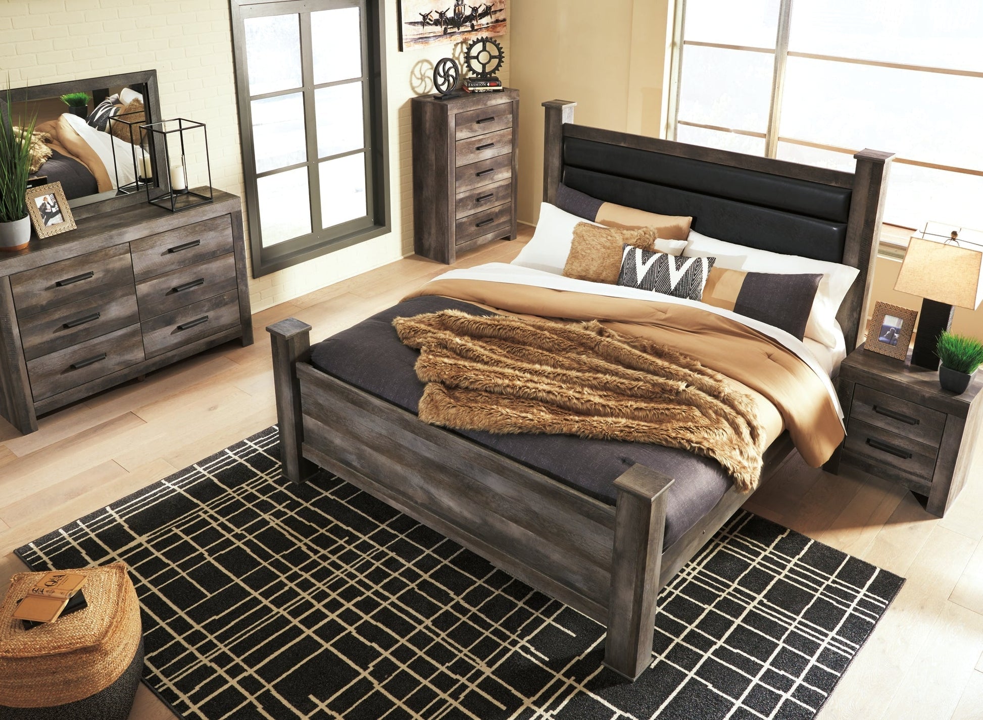 Wynnlow  Upholstered Poster Bed at Towne & Country Furniture (AL) furniture, home furniture, home decor, sofa, bedding