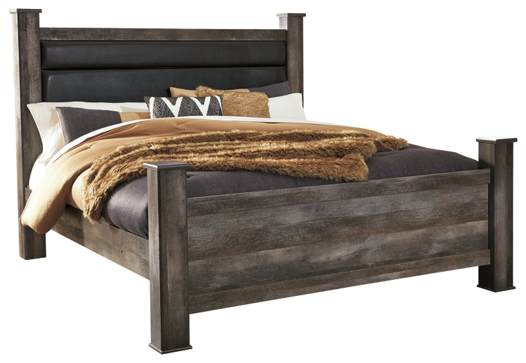 Wynnlow  Upholstered Poster Bed at Towne & Country Furniture (AL) furniture, home furniture, home decor, sofa, bedding