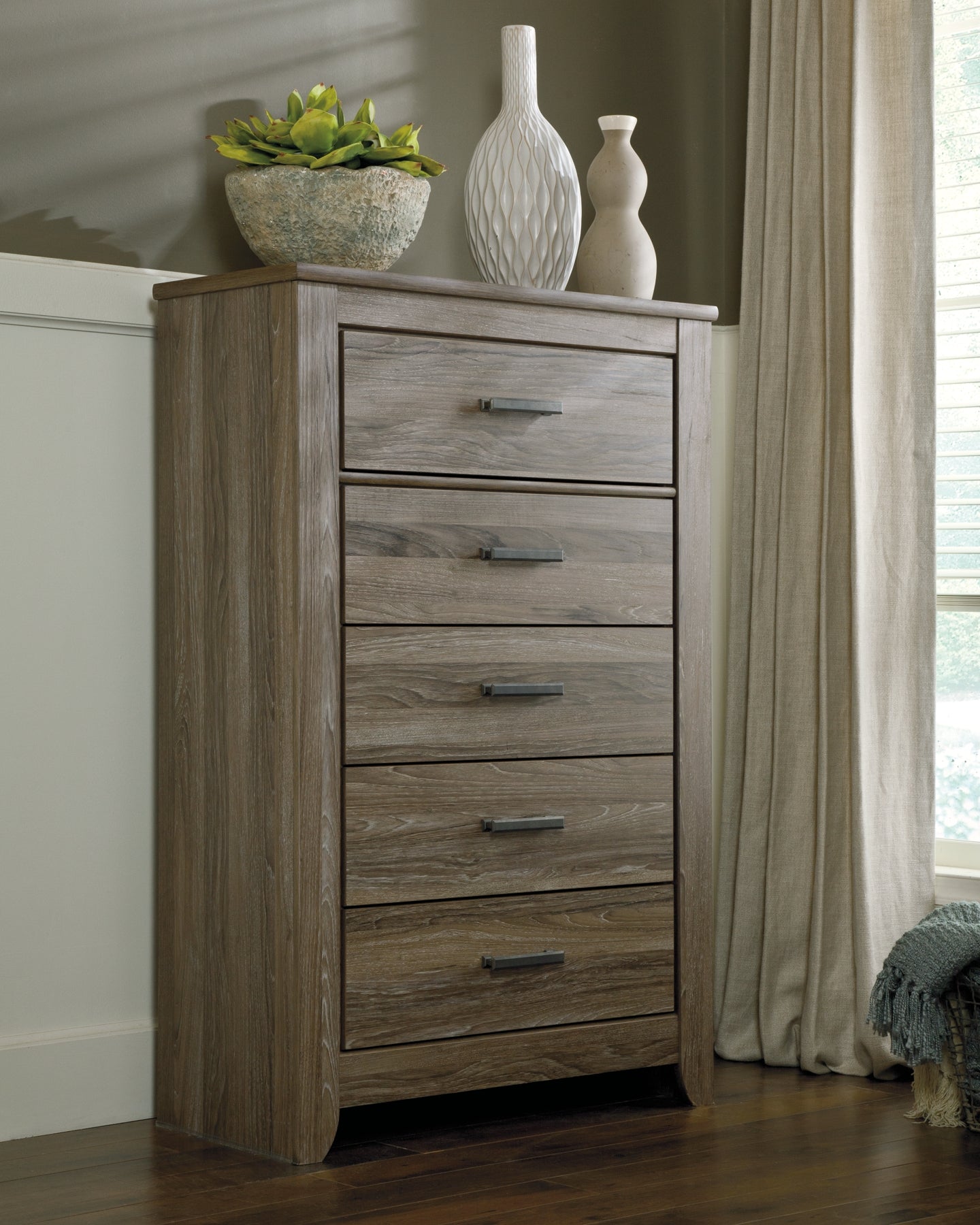 Zelen Five Drawer Chest at Towne & Country Furniture (AL) furniture, home furniture, home decor, sofa, bedding