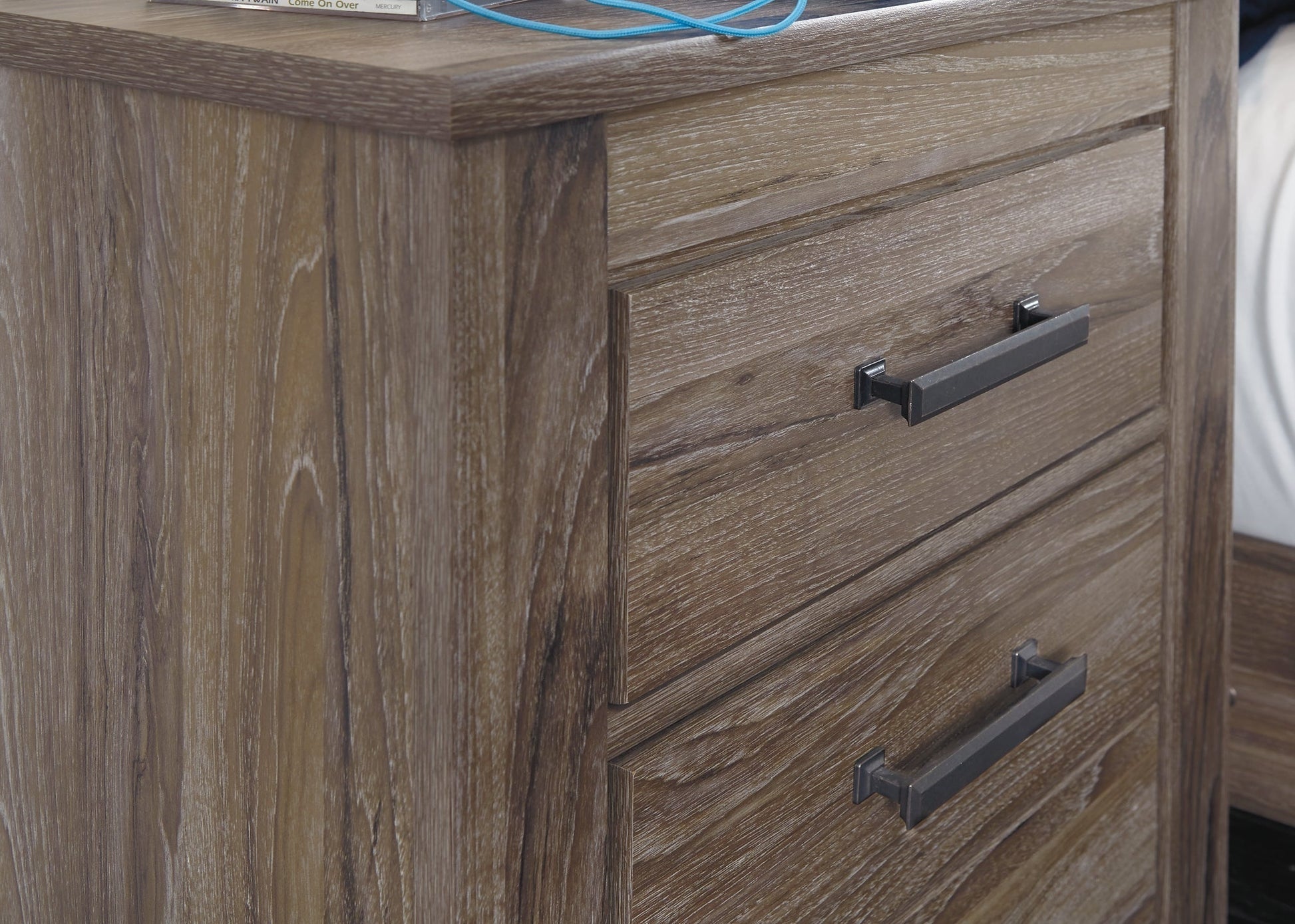 Zelen King Panel Bed with Mirrored Dresser, Chest and 2 Nightstands at Towne & Country Furniture (AL) furniture, home furniture, home decor, sofa, bedding