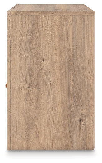 Kinlanni Queen Upholstered Platform Bed, Dresser, Mirror and Nightstand